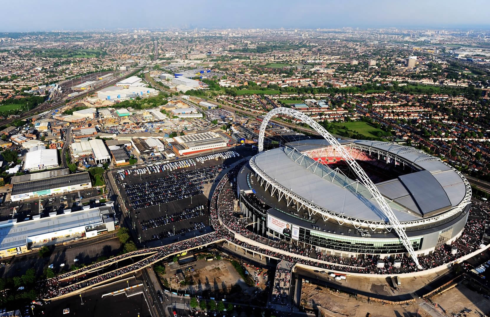 Район Уэмбли в Лондоне. Стадион Уэмбли. Галерея национального стадиона Уэмбли. Wembley Stadium чей стадион.
