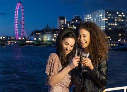 Festeggia San Valentino in modo speciale con una crociera sul Tamigi a Londra con cena.