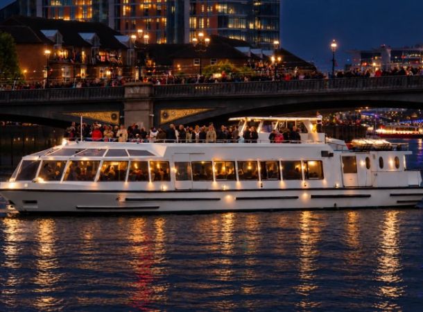 Sarpedon: crociera di Capodanno 2026-2027 dall’Embankment Pier, con o senza cena da All Bar One