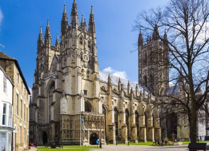 Vista esterna della Cattedrale di Canterbury, uno dei monumenti più importanti della città.