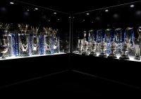 Esposizione di coppe e trofei dedicata alla storia del Chelsea Football Club.