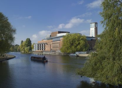 Royal Shakespeare Theatre sul fiume Avon