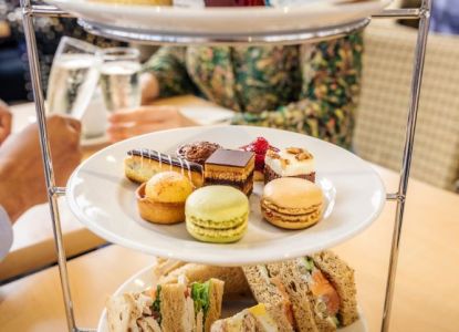 Festeggia San Valentino in modo speciale con una crociera sul Tamigi a Londra con champagne.