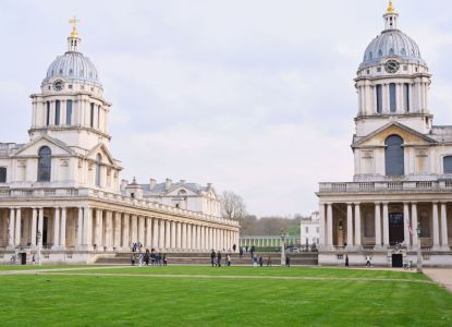 Vista delle cupole dell’Old Royal Naval College dalla Lower Grand Square.