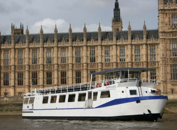Capodanno in Crociera a Londra sull’Avontuur con DJ, fuochi d’artificio e drink illimitati
