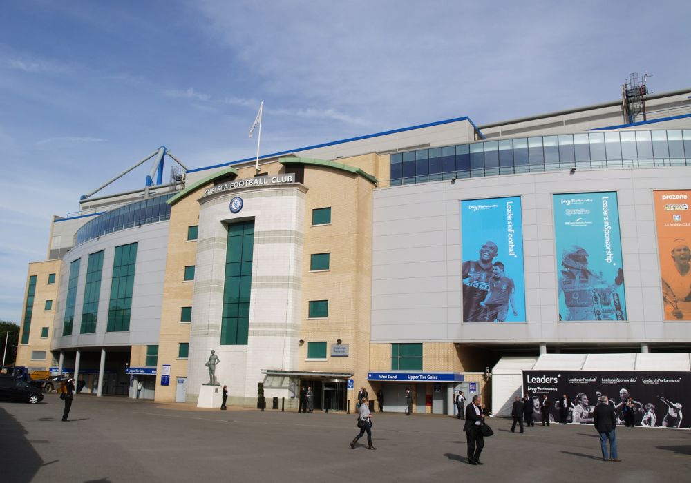 Vista della facciata dello Stamford Bridge, lo stadio del Chelsea Football Club.