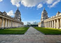 Vista del cortile e degli edifici storici dell’Old Royal Naval College.