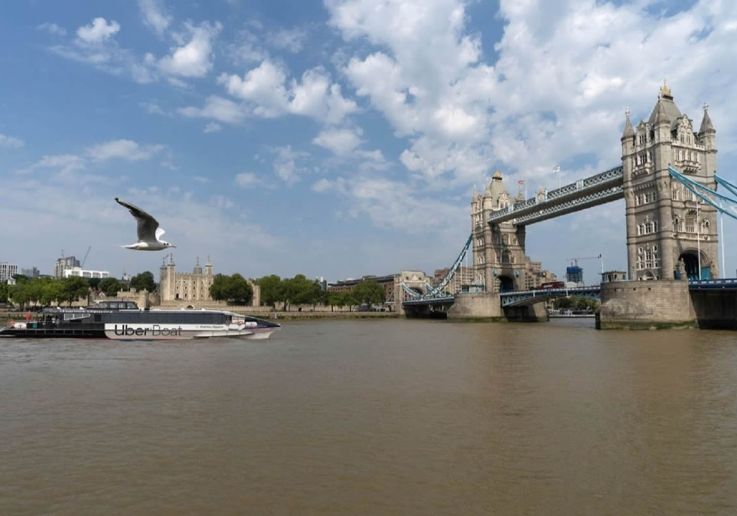 Uber Boat London opera lungo 24 moli lungo il Tamigi