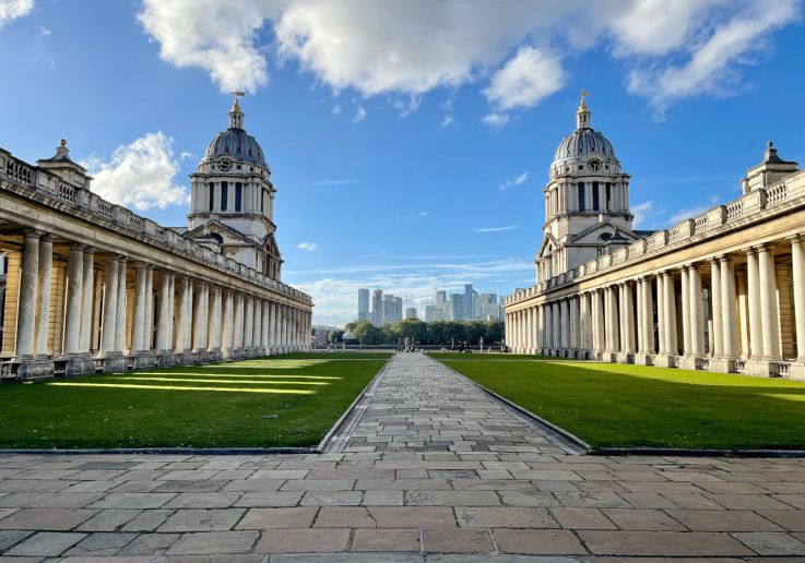 Vista del cortile e degli edifici storici dell’Old Royal Naval College.