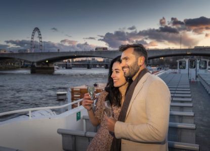Crociera sul Tamigi con cena per San Valentino a Londra.