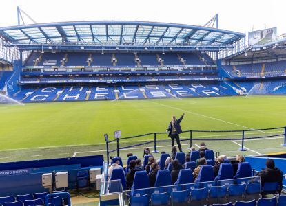 Vista panoramica del campo e delle tribune dello Stamford Bridge durante il tour.