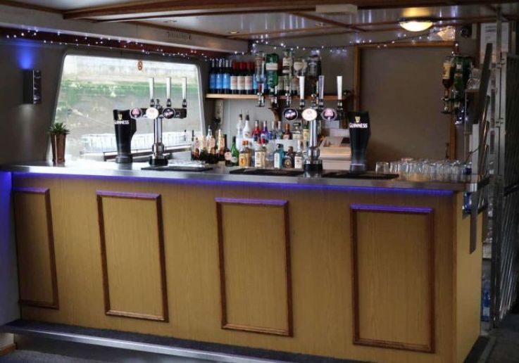 Drink di tutti i tipi disponibili al bar dell'MV Avontuur