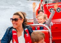 Divertimento per grandi e piccini sul motoscafo Thames Rockets
