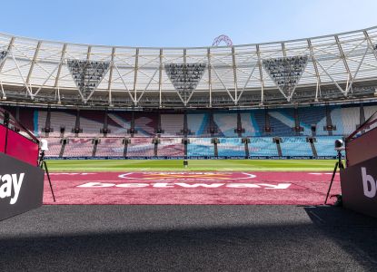 Vista del campo e delle tribune del London Stadium durante il tour dello stadio.
