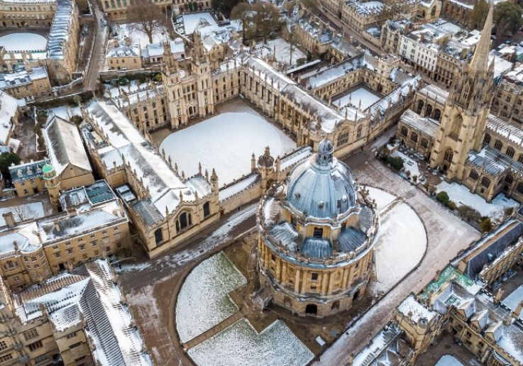 Il 26 dicembre visita Oxford, con un affascinante tour a piedi