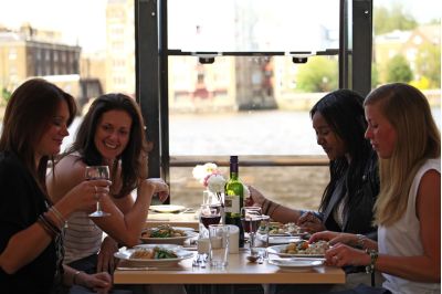Pranzo in crociera sul Tamigi