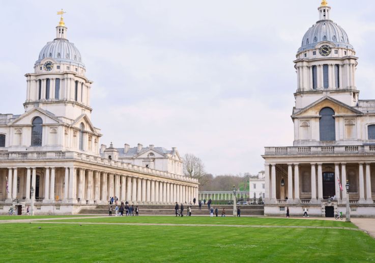Vista delle cupole dell’Old Royal Naval College dalla Lower Grand Square.