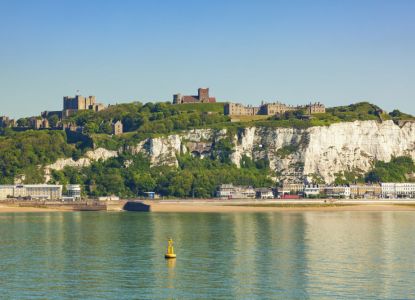 Castello di Dover sulla scogliera affacciato sul mare