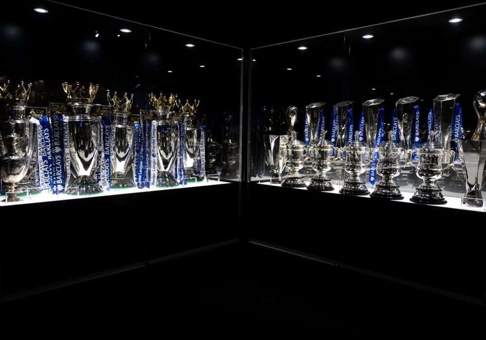 Esposizione di coppe e trofei dedicata alla storia del Chelsea Football Club.
