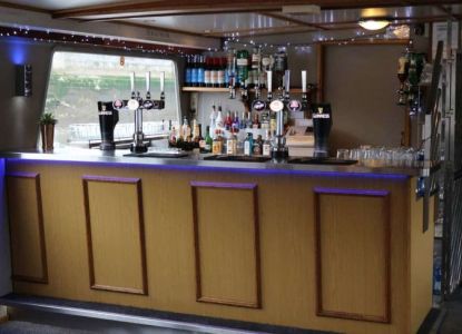 Drink di tutti i tipi disponibili al bar dell'MV Avontuur