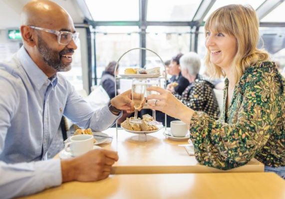 San Valentino romantico a Londra a bordo di una crociera pomeridiana.