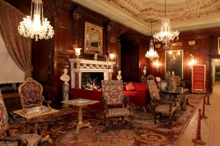 Interni storici della Cedar Drawing Room al Castello di Warwick