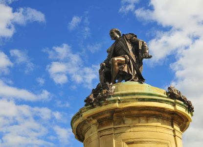 Statua commemorativa di William Shakespeare a Stratford